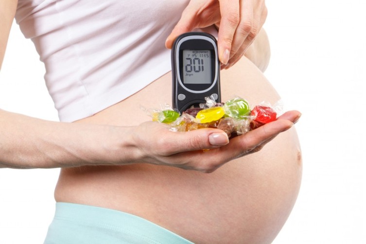 Tout savoir sur la nidation tardive : causes, symptômes et conséquences