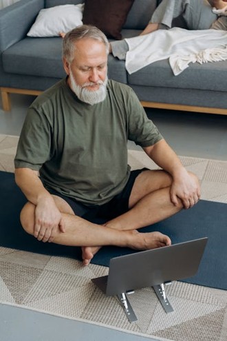 la méta-analyse montre que le bien-être des séniors augmente avec l'utilisation du numérique