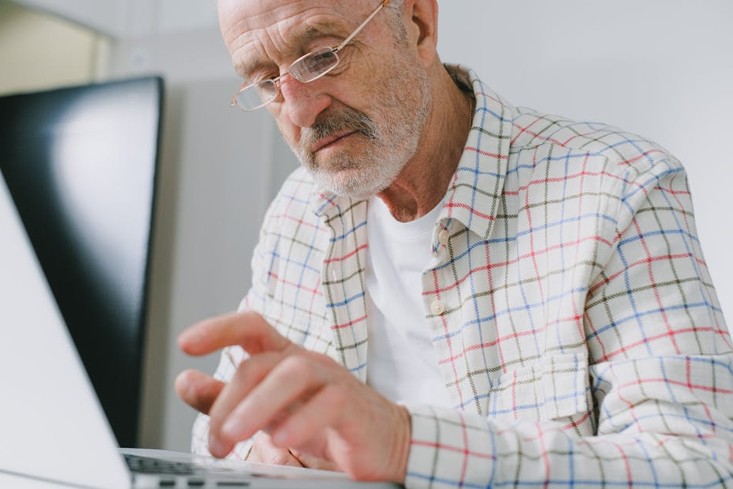 la technologie semble préserver la santé des séniors d'après cette étude